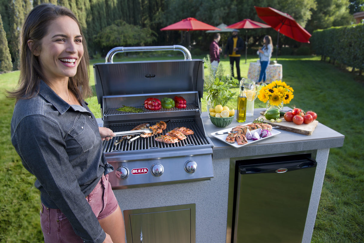 Bull Steer 3 - Burner 24” Built - In Gas Grill - Viva Alfresco