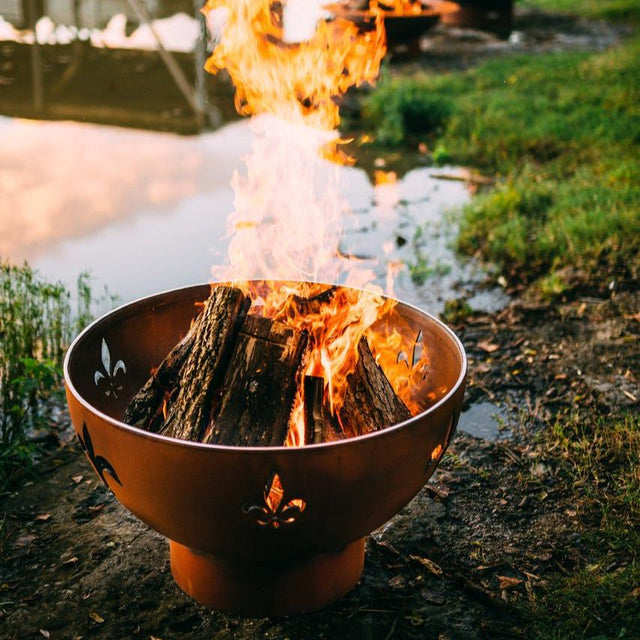 Fleur de Lis Fire Pit - Viva Alfresco